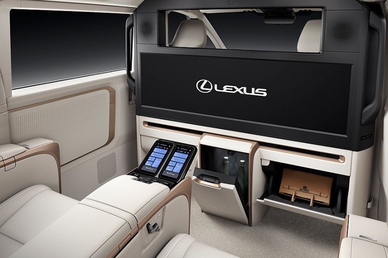 Минивэн Lexus LM в Японии: только VIP-версия, вдвое дороже топового Toyota Alphard