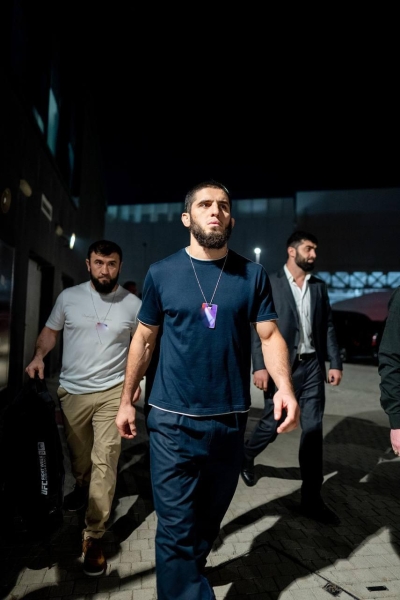 Реванш титульного боя Махачев — Волкановски. Онлайн российского карда UFC