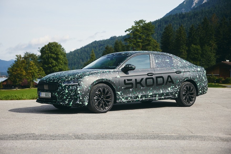 Skoda Superb нового поколения: рассекречена внешность