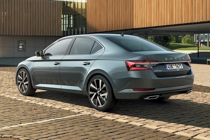 Skoda Superb нового поколения: рассекречена внешность