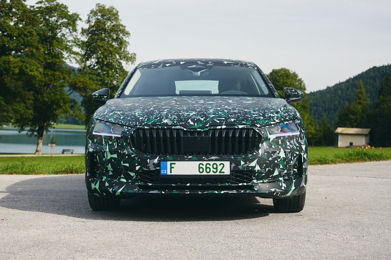 Skoda Superb нового поколения: рассекречена внешность