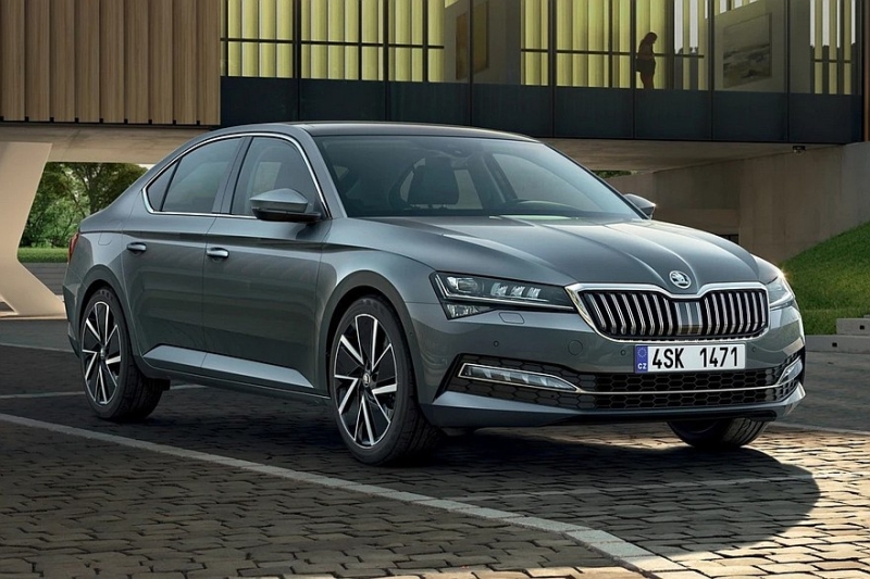 Skoda Superb нового поколения: рассекречена внешность