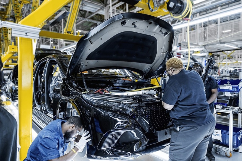 Mercedes-Benz перенесёт производство плохо продающегося EQS SUV из США в Германию