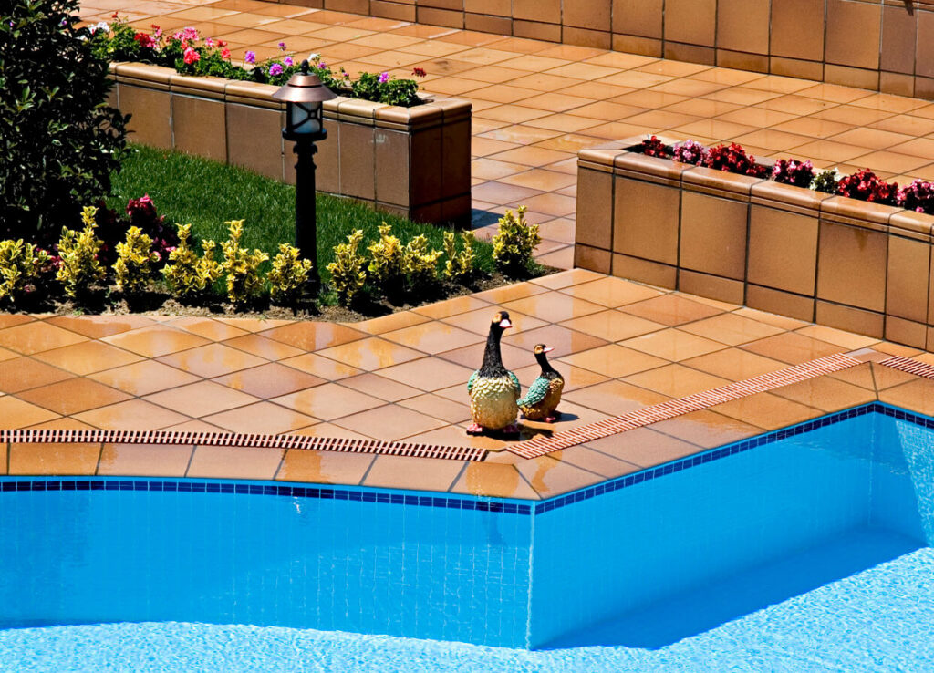 Клинкер для бассейна: преимущества и недостатки