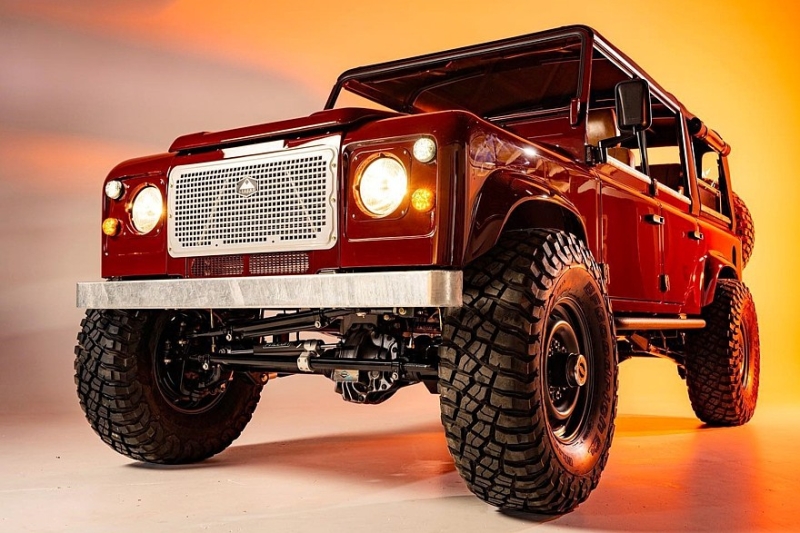 Кастомный внедорожник от Legend Motor: дизайн от Defender, рама от Jeep и мотор от GM