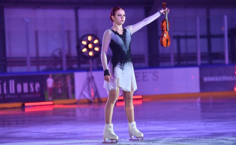 Трусова выпустила песню со своими подругами-фигуристками