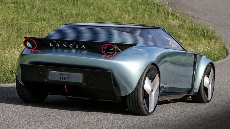 Возрождённая Lancia готовит новинку: первое изображение кроссовера Gamma