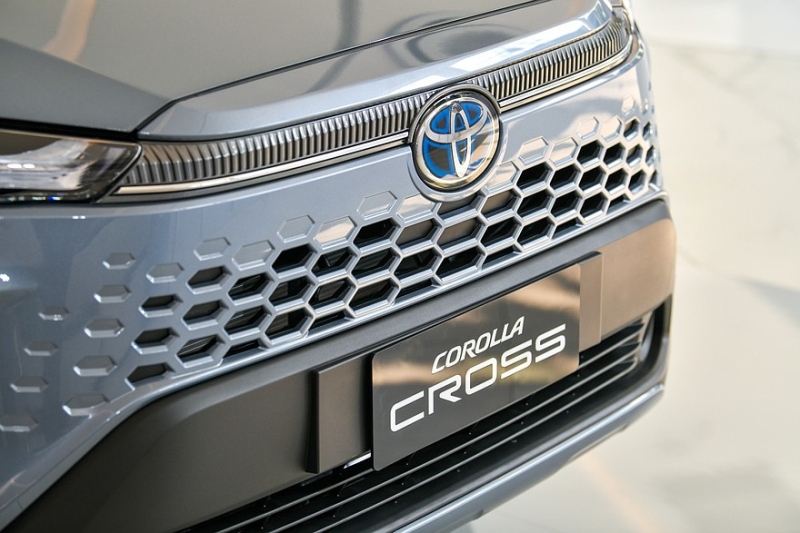 Обновлённый кроссовер Toyota Corolla Cross: стилистика престижных моделей и старая техника