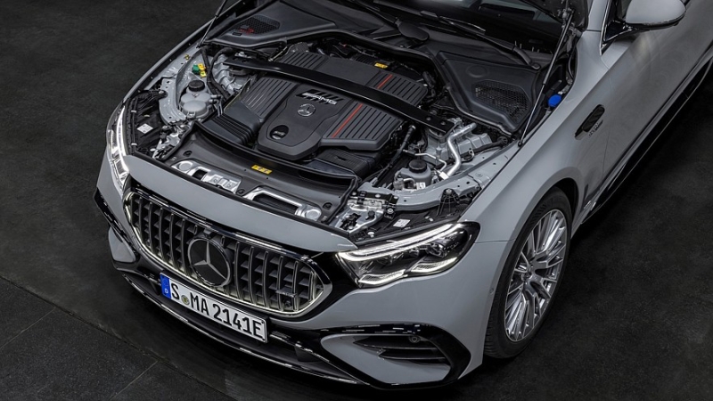 Новый Mercedes-AMG E 53 Hybrid: полный привод и большая батарея для рутинных поездок