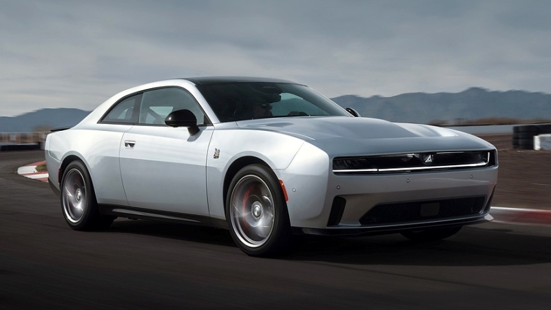 Новый многоликий Dodge Charger: полный привод, купе и лифтбек, бензин и электричество