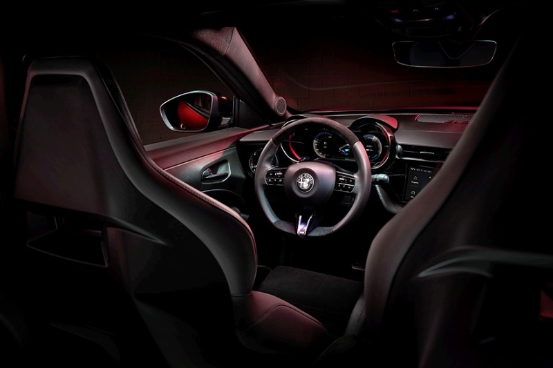 Alfa Romeo Milano: крутой дизайн, азартное шасси и полноприводная гибридная версия Q4