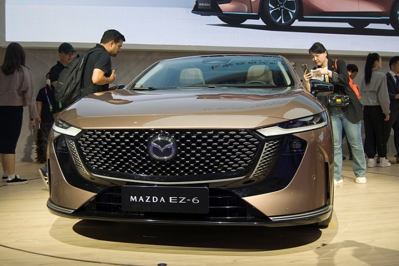 Премьеры Mazda: лифтбек EZ-6 в партнерстве с Changan на смену «шестёрке» и кроссовер Arata