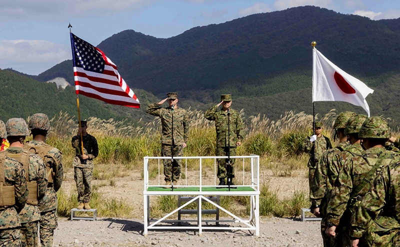 Японская &laquo;армия пацифистов&raquo; готова обороняться по всему миру