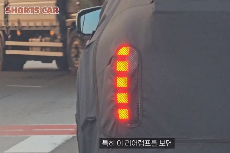 Новый Hyundai Palisade с почти не прикрытой оптикой проехался на камеру