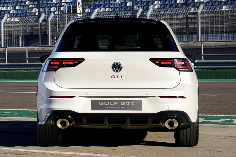 Обновлённый VW Golf GTI Clubsport: премьера на Нюрбургринге без рекорда