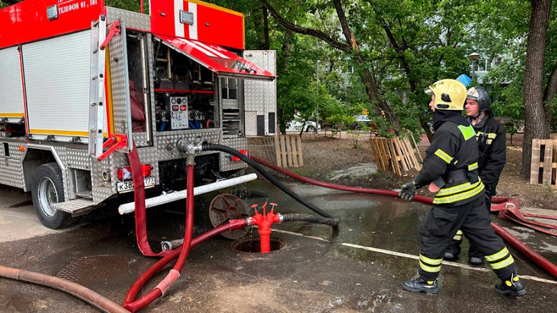 Пожар в складском здании на востоке Москвы локализован