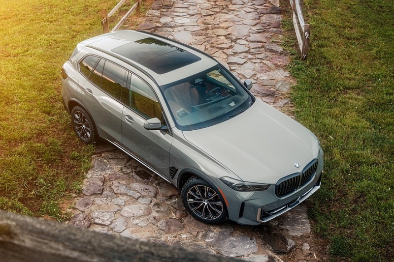 BMW X5 празднует 25-летие спецверсией Silver Anniversary: с упором и на бездорожье, и на спорт