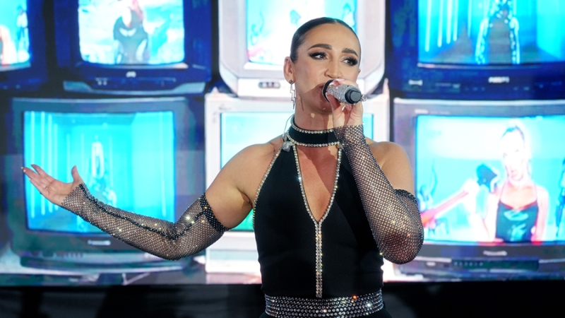 Бузова принесла извинения за откровенный наряд на концерте в Уфе