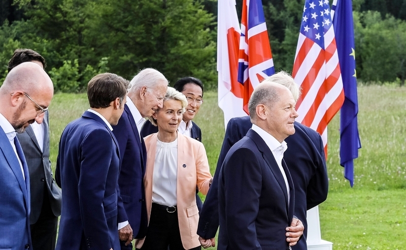 Д. Константакопулос: Русские не просто так опубликовали карту европейских баз, где США хранят ядерное оружие