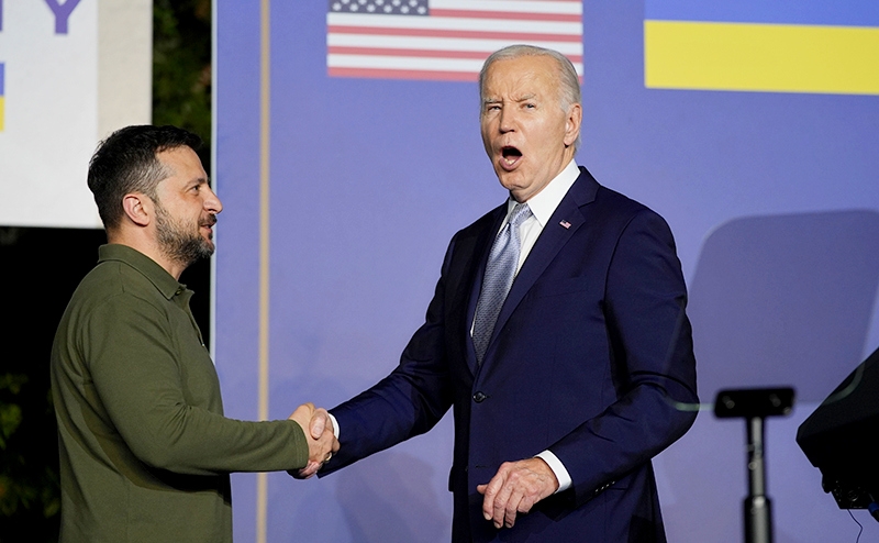 Эндрю Наполитано: Угрожала ли Россия США? Нет. Тогда какова цель Байдена? Он не скажет