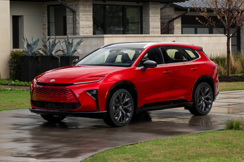 Кроссовер Toyota Crown Signia выходит на рынок: размером с Highlander, но на замену Venza