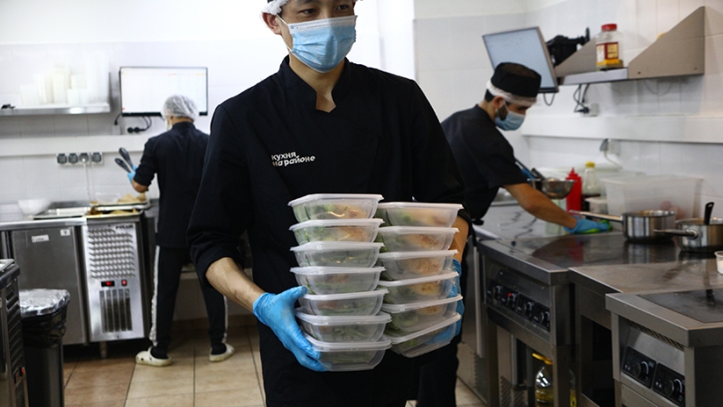 Не менее 188 человек отравились едой из доставки «Кухня на районе»