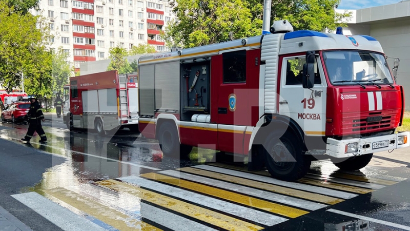 Пожар в автосалоне на севере Москвы ликвидирован