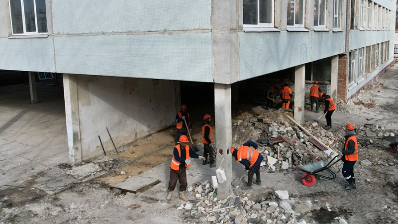 Путин указал на достаточно быстрые темпы восстановления ЛНР