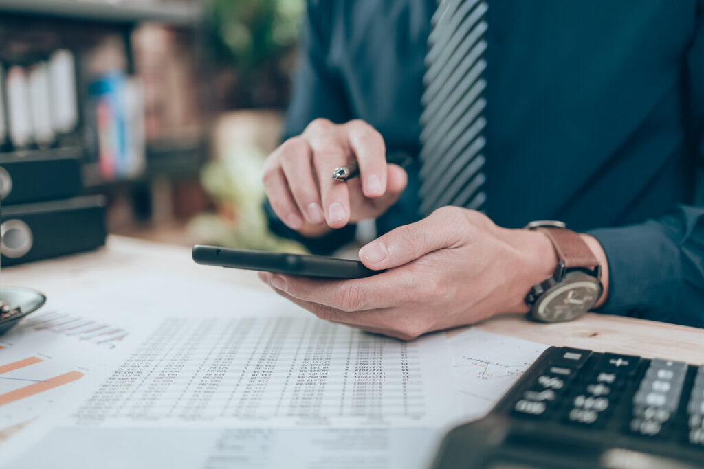 На каком основании иностранная компания может иметь счет в российском банке?