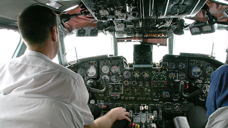 Следовавший из Зырянки в Якутск самолет вернулся в аэропорт из-за неисправности