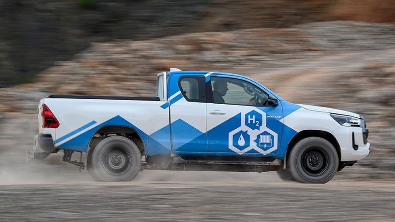 Toyota отправила на испытания водородный пикап Hilux с техникой Mirai