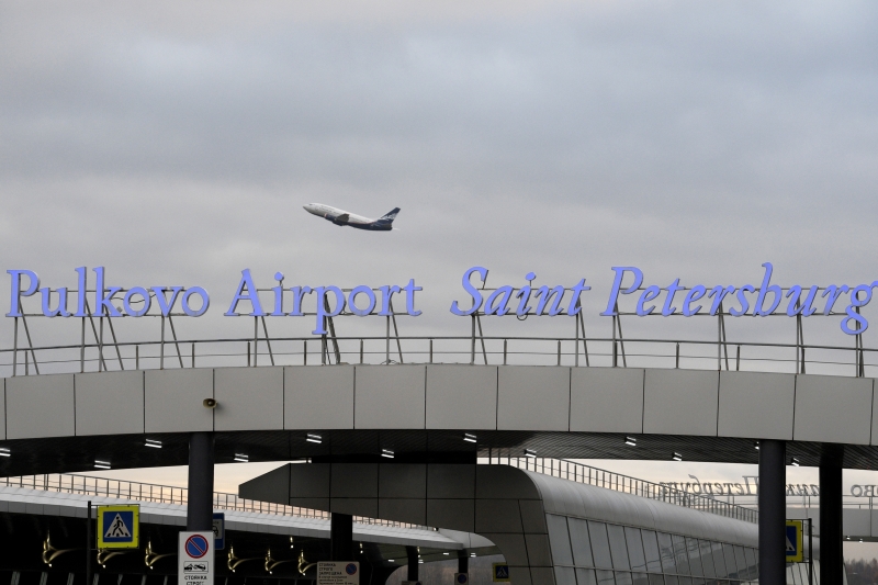 Аэропорт Пулково приостановил отправку рейсов в связи с непогодой
