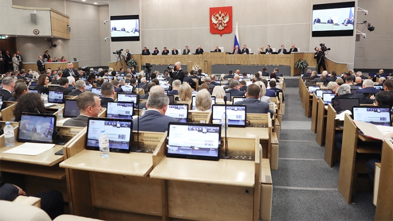 Госдума приняла закон о запрете продажи энергетиков несовершеннолетним