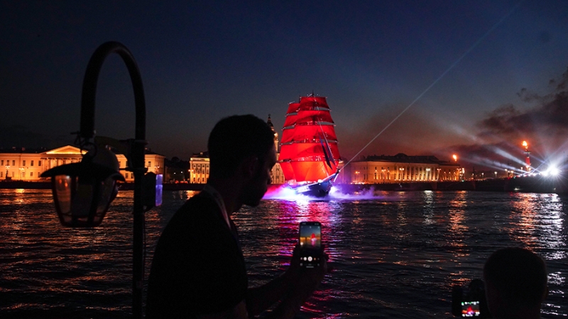 Иностранные гости «Алых парусов» восхитились праздником выпускников