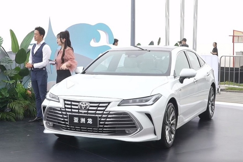 Обновлён большой седан Toyota Avalon, который доступен и в России