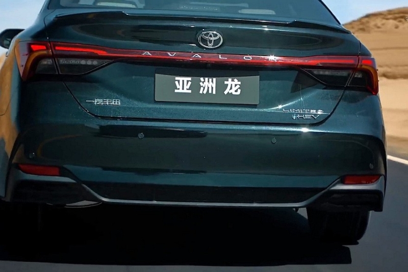 Обновлён большой седан Toyota Avalon, который доступен и в России