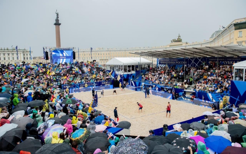 Пляжный волейбол на Дворцовой площади
