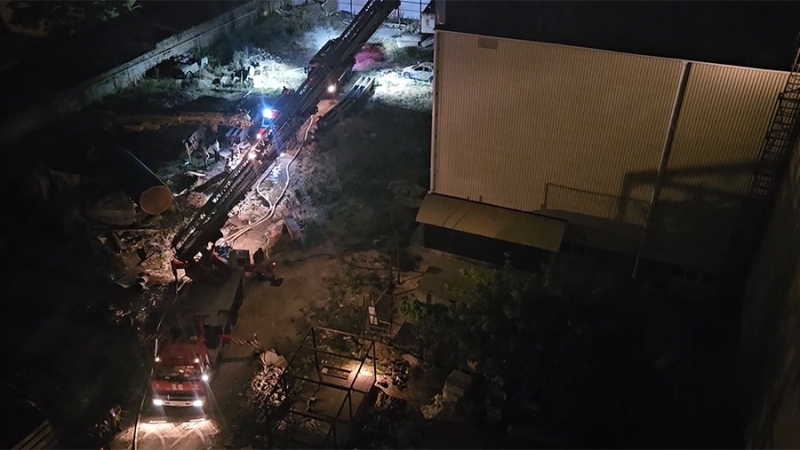 Пожар в торговом центре в Симферополе потушен