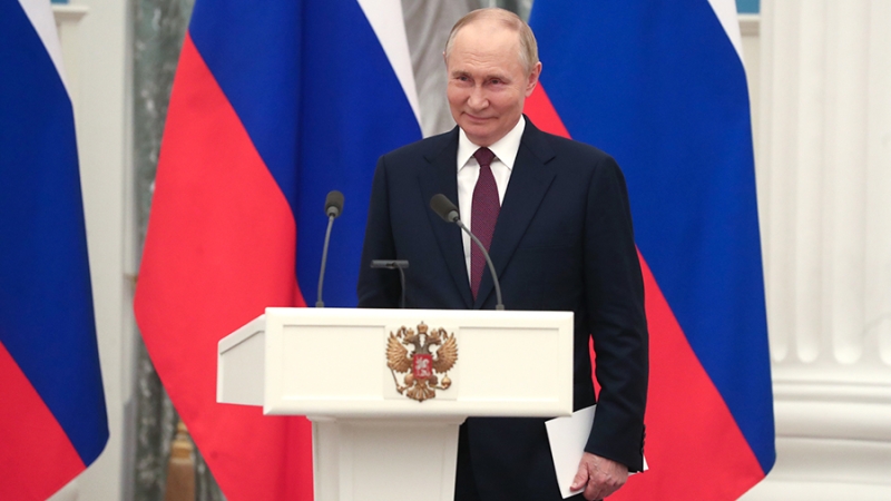 Путин наградил 100-летнего участника обороны Ленинграда Меркина орденом Почета