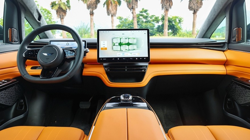 Роскошный минивэн LEVC L380 от Geely выходит на рынок в четырёх версиях