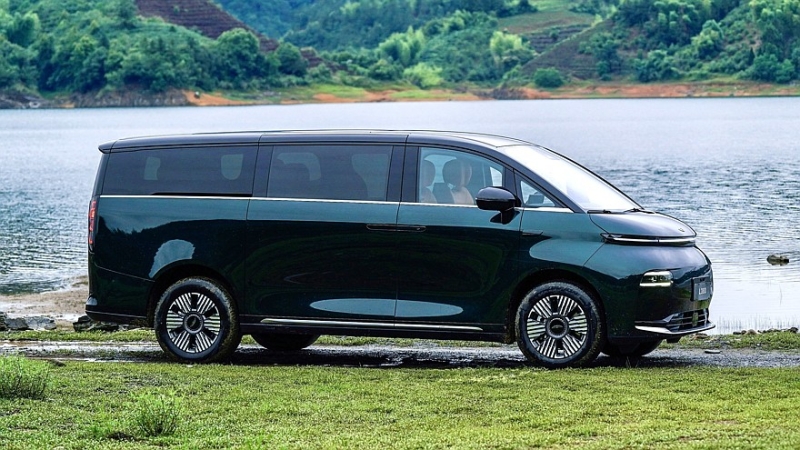Роскошный минивэн LEVC L380 от Geely выходит на рынок в четырёх версиях