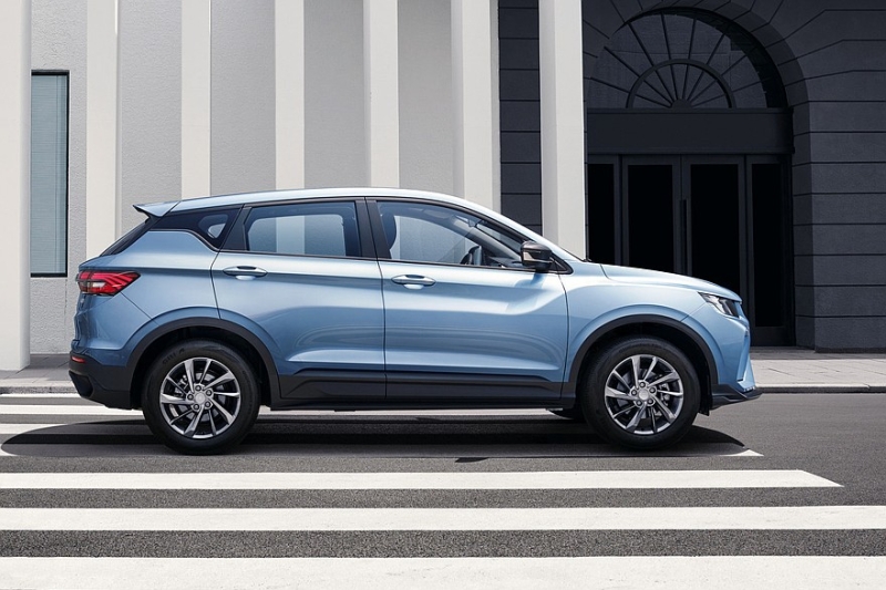 Упрощённый Geely Coolray с атмосферником поступил в продажу