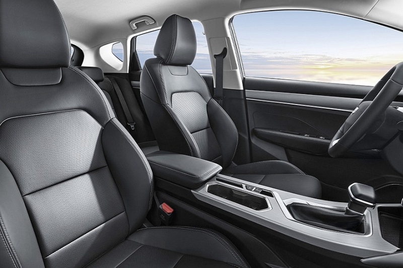 Упрощённый Geely Coolray с атмосферником поступил в продажу