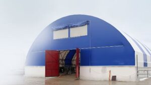 Тентовые ангары: преимущества, области применения и особенности конструкции