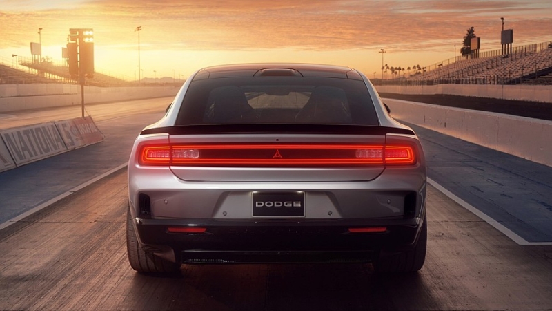 Электрический Dodge Charger Daytona выходит на рынок, бензиновый ожидается в 2025 году