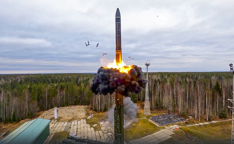 Науман Садык: США мечтают истощить Россию — и вынудить обменять ядерный арсенал на «общечеловеческие плюшки»