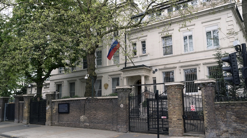 Посол РФ в Британии заявил о попытках спецслужб вербовать российских дипломатов