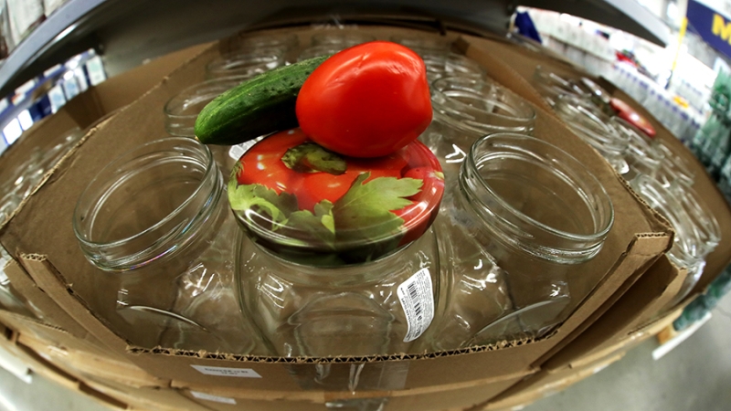 Продажи банок и закаточных машин говорят о снижении интереса к домашнему консервированию