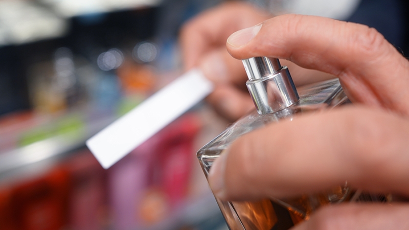 Россияне назвали самые неприятные ароматы духов