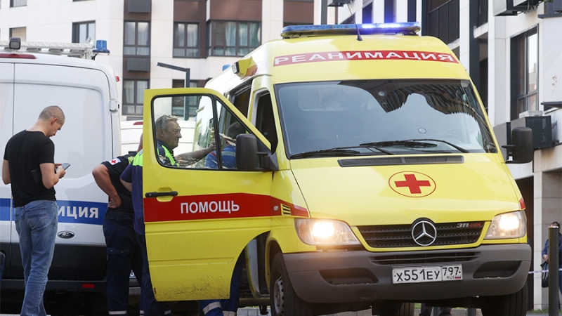 Выбросивший из окна жену и ребенка житель Москвы вышел из комы